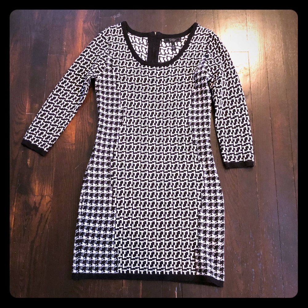 5/$25 Jessica Simpson houndstooth sweater dress